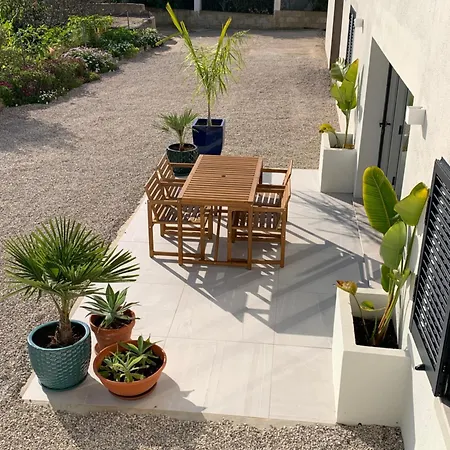 A Tranquil Garden Apartment, Carvoeiro - Benagil Apartment